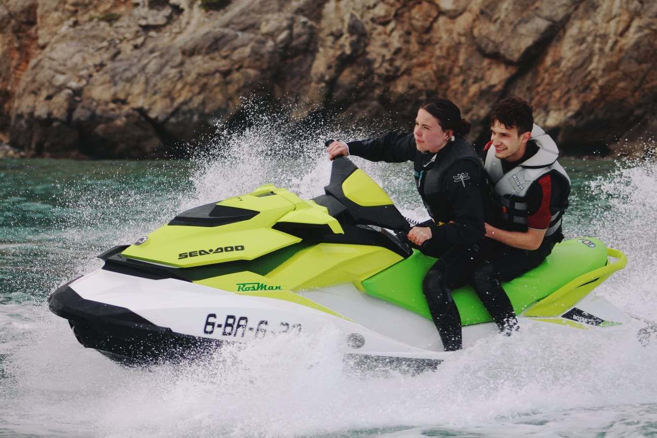 i te encanta el mar y la adrenalina de conducir una moto de agua, no puedes perderte los nuevos modelos de motos de agua Sea-Doo. ¡Acércate a tu concesionario oficial BRP en Barcelona, Castelldefels!