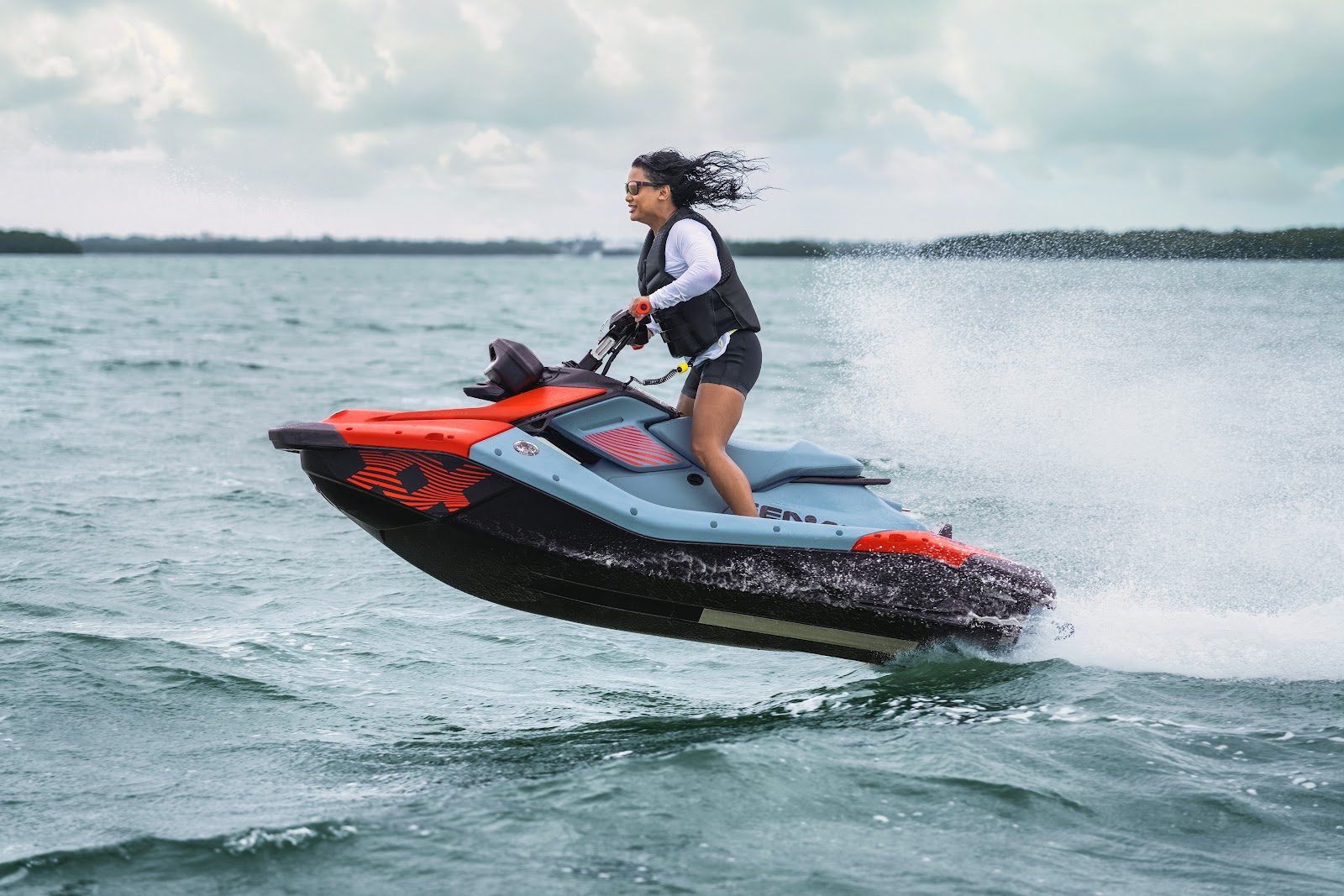 Sea-Doo Spark X Trixx 110 en el agua