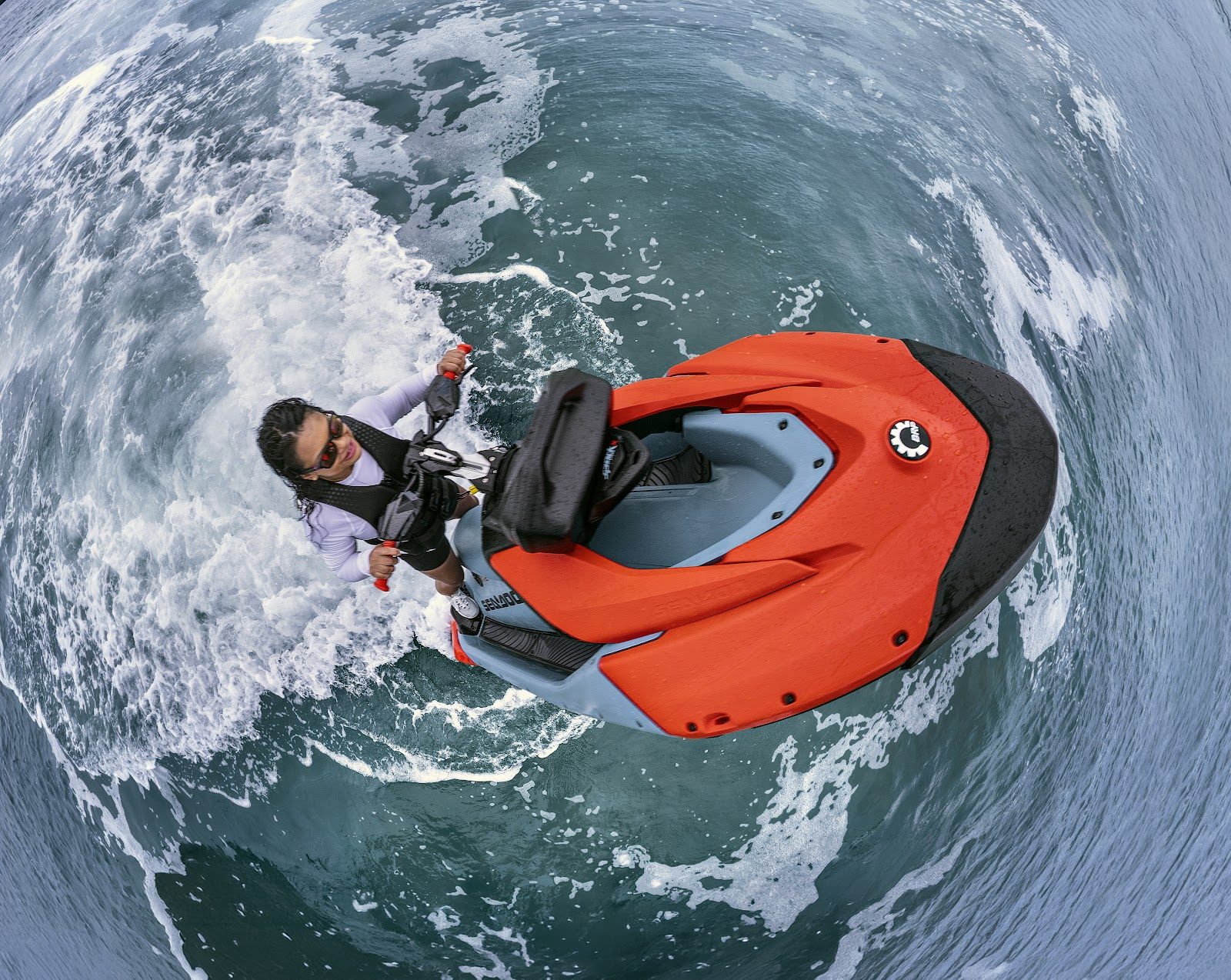 Sea-Doo Spark X Trixx 110 en el agua
